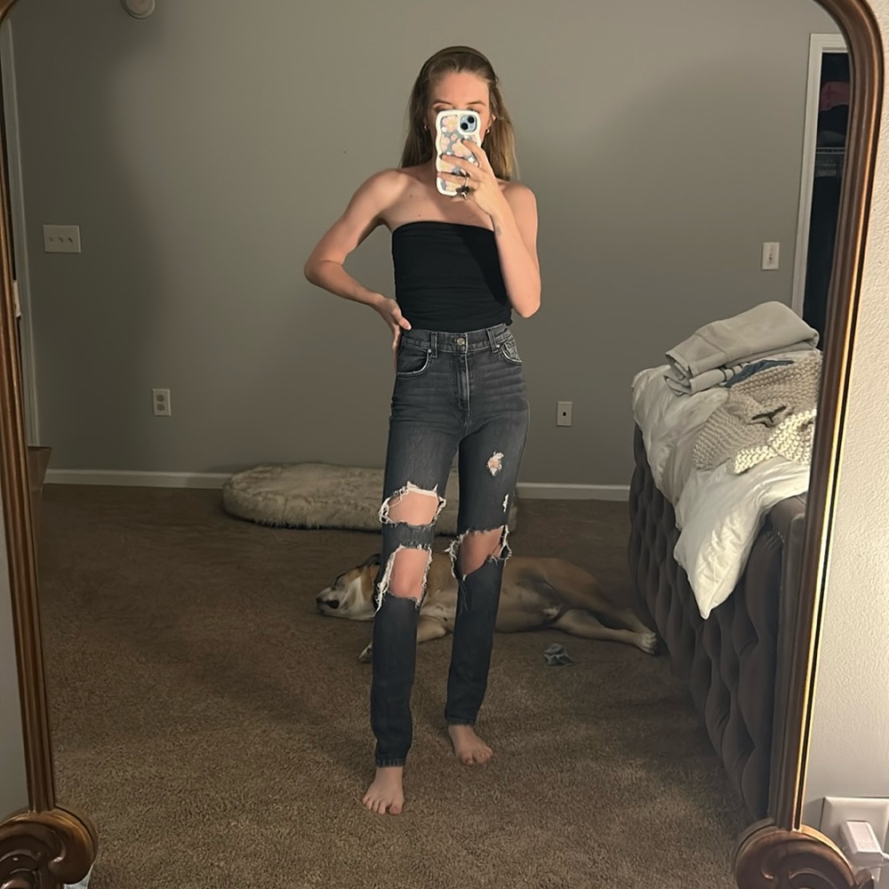 Revice High Waosted Distressed Jean